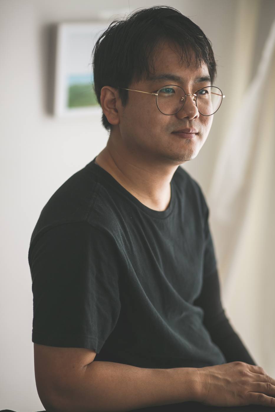 Park Kyoung Mug in his studio